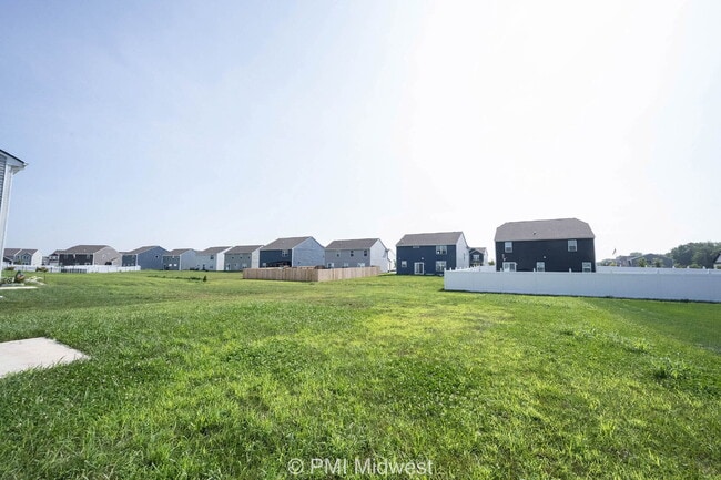 Building Photo - 3975 Fenwick Ln