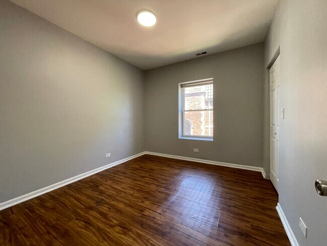 Building Photo - 1148 N Harding Ave