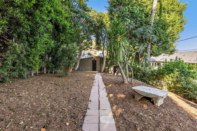 Building Photo - 2053 Argyle Ave