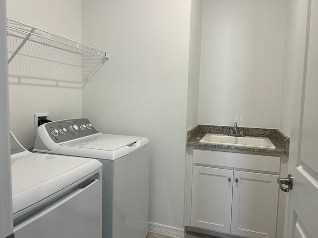 Building Photo - 15052 Palamos Cir