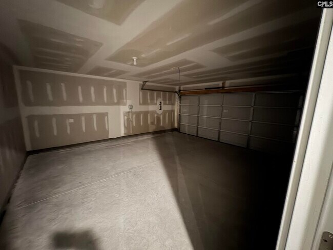 Building Photo - 3026 Hallsdale Dr