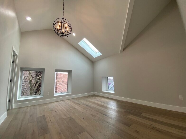 Building Photo - 301 Somerville Ave