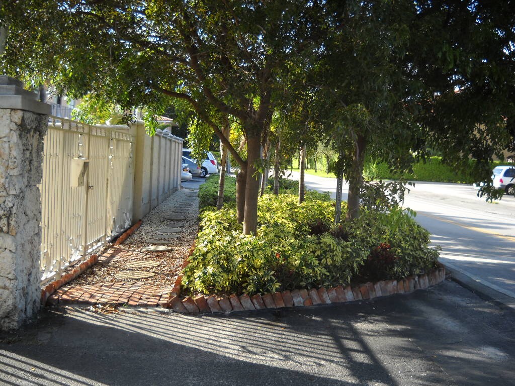Building Photo - 11610 N Bayshore Dr