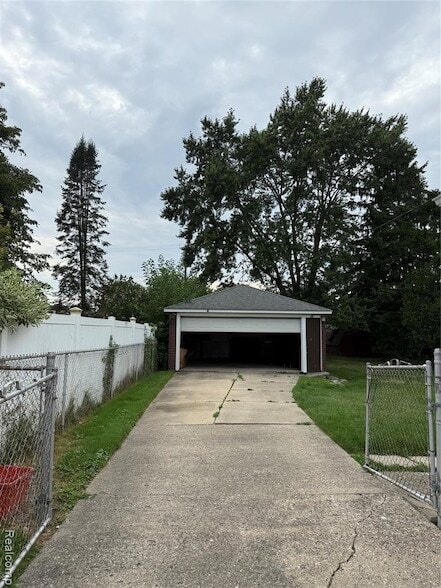 Building Photo - 29213 Ruthdale St