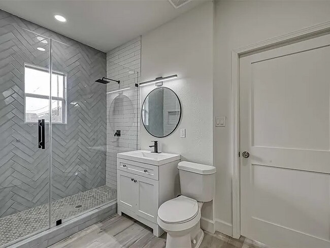 Building Photo - 3820 Tuam St