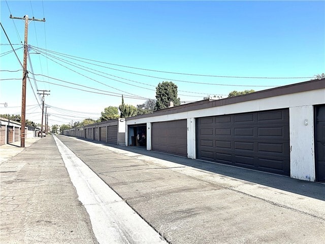 Building Photo - 1787 W Greenleaf Ave