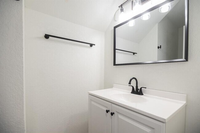 Building Photo - 11513 Juniper Ridge Dr