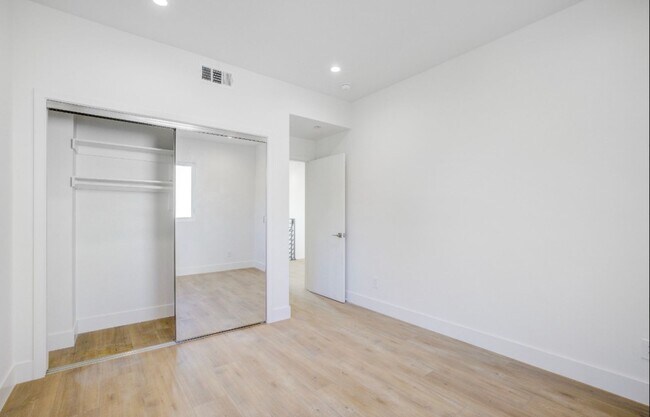 Building Photo - 5639 Riverton Ave
