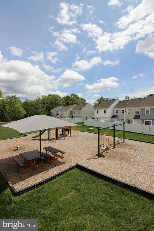 Building Photo - 102 Chesterfield Ln