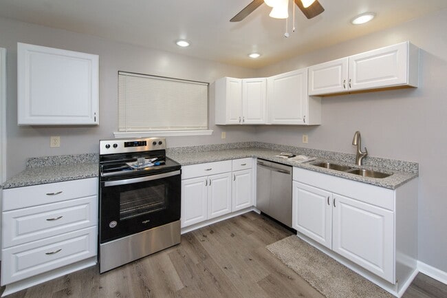 Building Photo - REMODELED BRICK & VINYL RANCH WAITING FOR ...