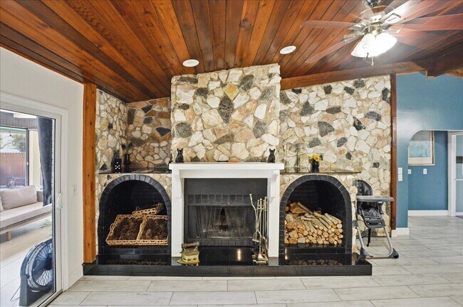 Building Photo - 1326 SW Bartell Ave