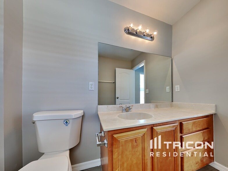 Building Photo - 18816 Litzau Ln