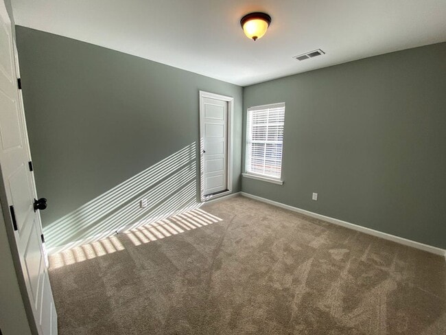 Building Photo - 3 bedroom, 2.5 bath, Built in 2022, close ...