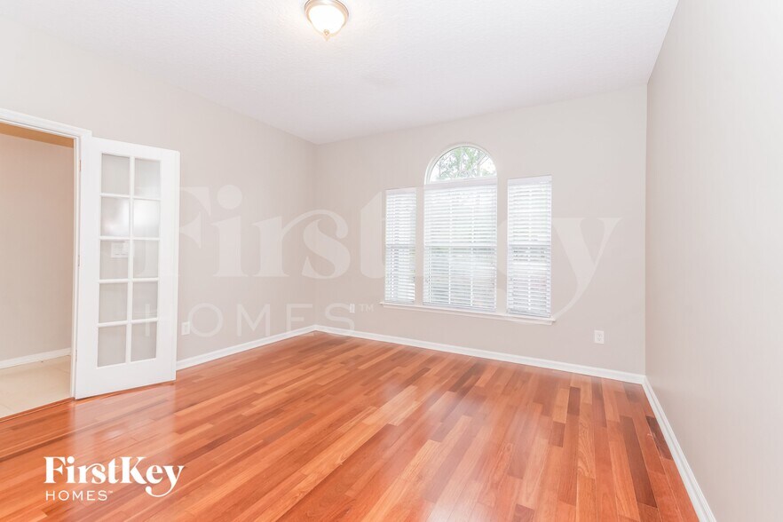 Building Photo - 2970 Thorncrest Dr