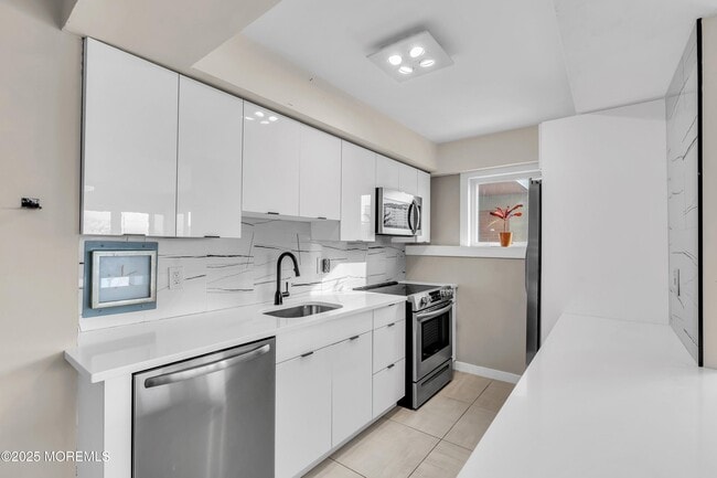 Building Photo - 321 Sunset Ave