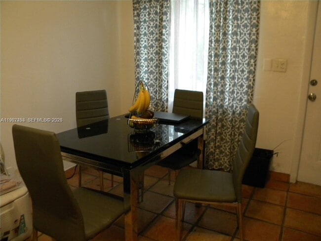 Building Photo - 3475 SW 1st Ave