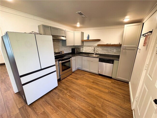 Building Photo - 3714 E Heritage Pkwy