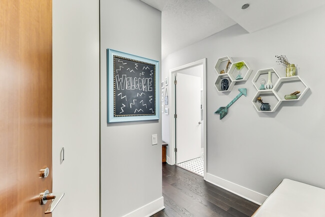 Building Photo - 400 N La Salle Dr