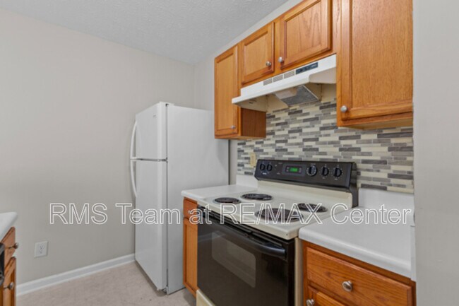 Building Photo - 2284 Oakland Spring Dr