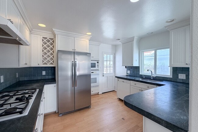 Building Photo - 117 Van Nuys Ave