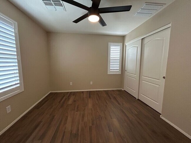 Building Photo - 2251 S Ponderosa Dr