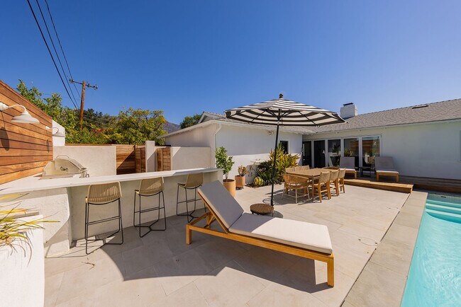 Building Photo - 401 Crestview Dr