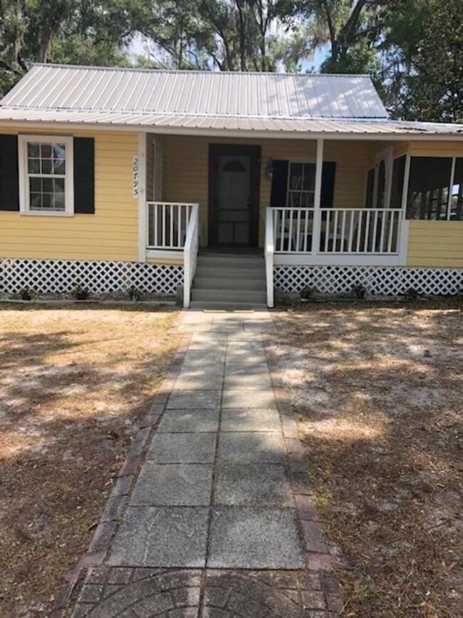 Building Photo - Renovated 2/1 1800s Home in Historic Downt...