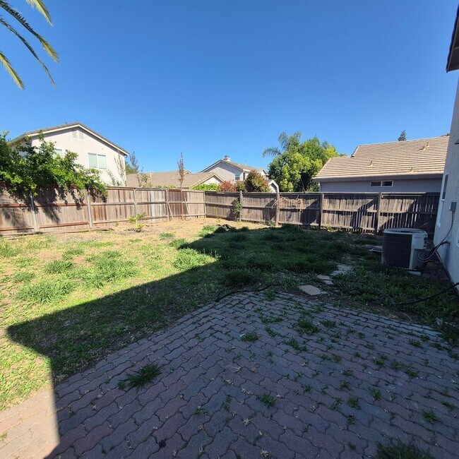Building Photo - Spacious 4 bedroom Natomas home with Loft