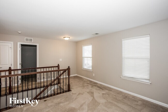 Building Photo - 3232 Oulten St SW