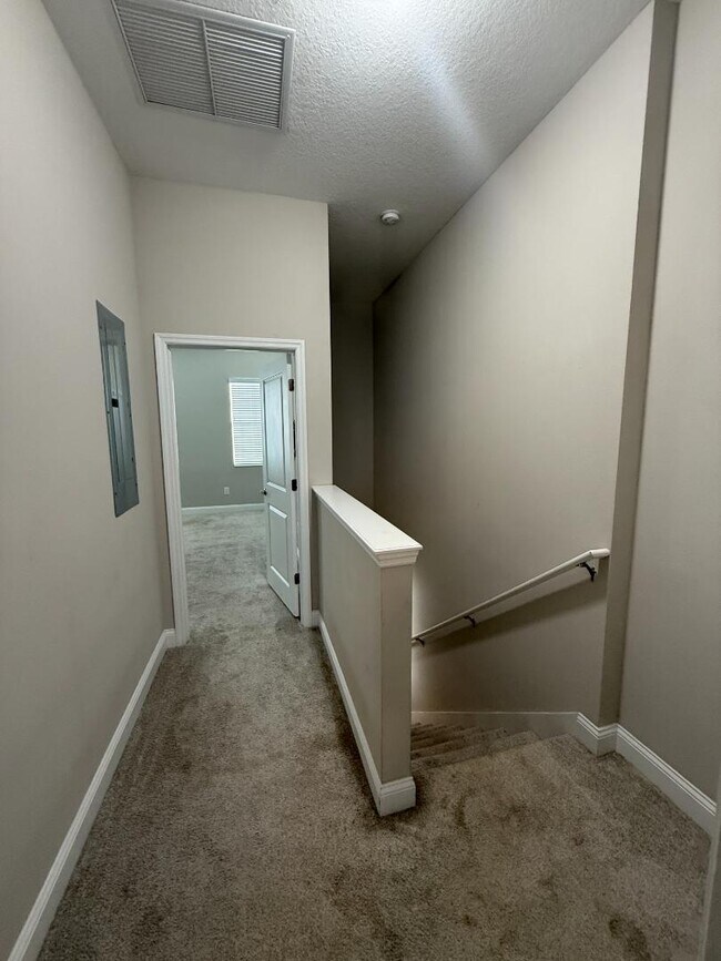 Building Photo - 2820 1st Ave S