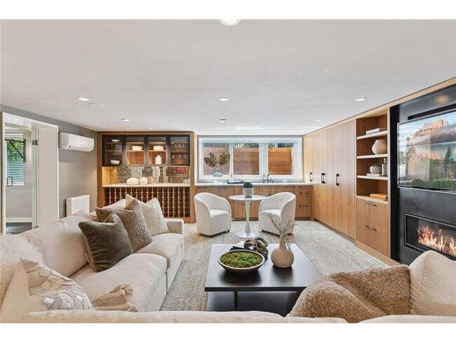 Building Photo - 3933 Zenith Ave S