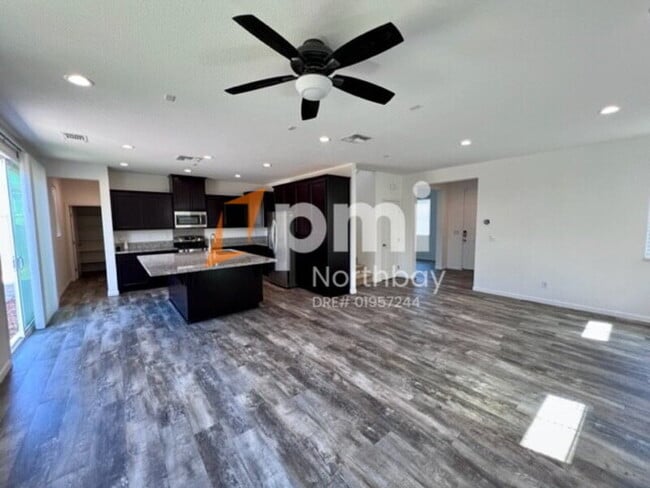 Building Photo - 406 Alyssum Dr