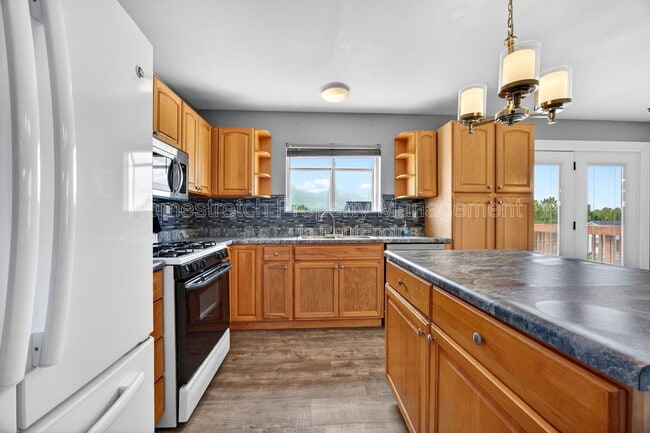 Building Photo - 166 Royallprairie Ln