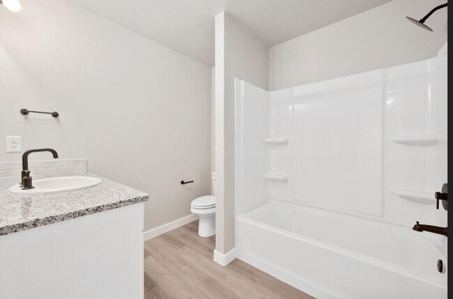Building Photo - PRE LEASING NOW - AVAILABLE 7/14