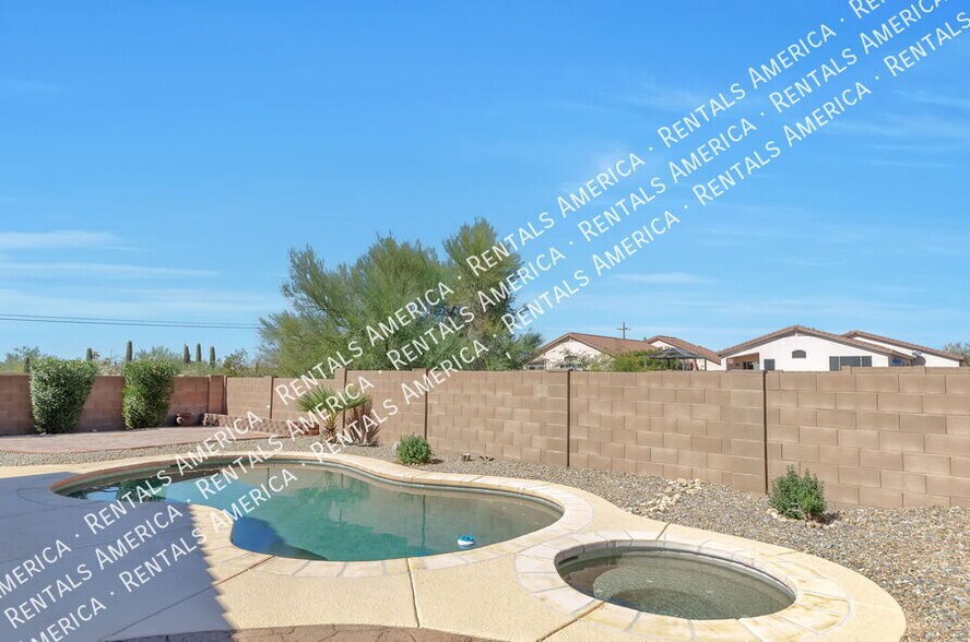 Building Photo - 4976 W Rosebay Dr