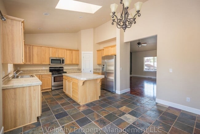 Building Photo - Beautiful home on a private cut-de-sac!