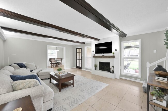 Building Photo - 223 Birchwood Dr