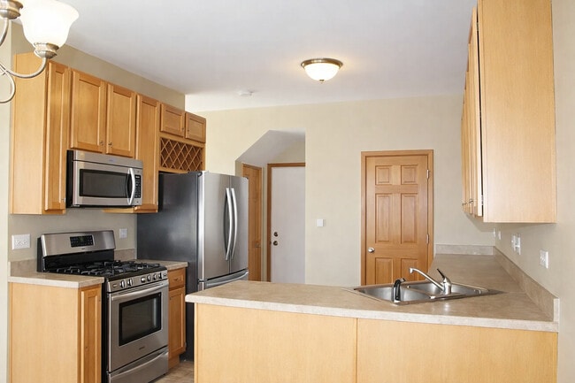 Building Photo - 1447 Millbrook Dr