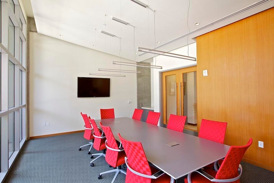 Building Photo - 800 The Mark Ln