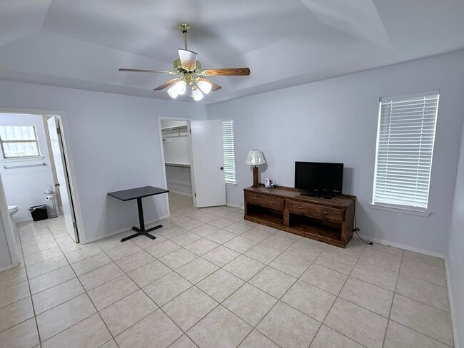 Building Photo - 1709 Kingwood Dr