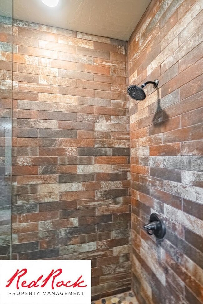 Building Photo - 4 Bedroom Luxury Home Near Sand Hollow