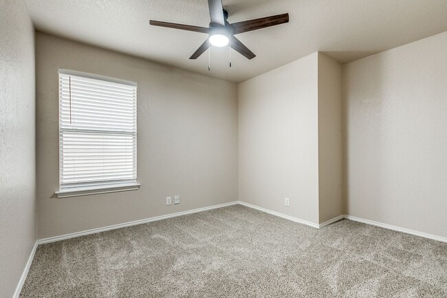 Building Photo - Charming 3/2/2 single-story home in highly desirable Westover Crossing