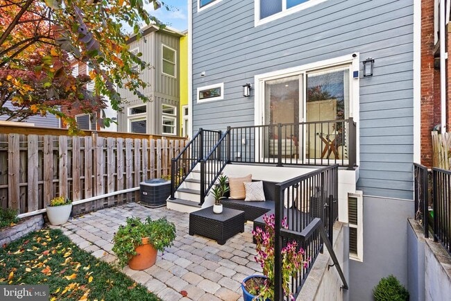 Building Photo - 1225 Park Rd NW