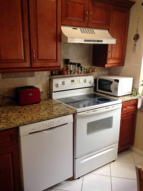 Building Photo - 8425 Casa Del Lago