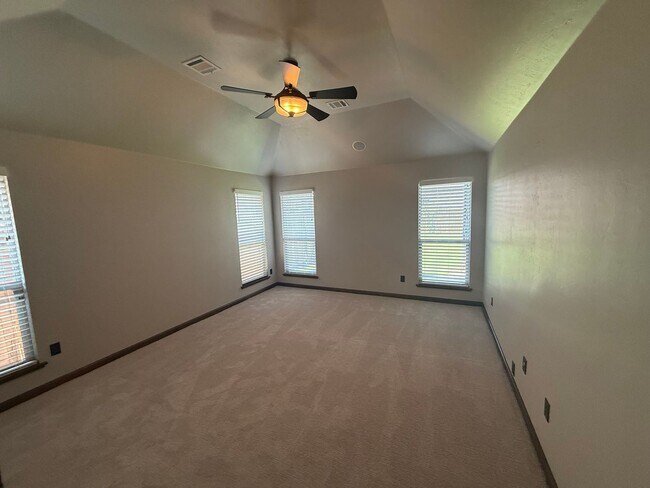 Building Photo - 3 bed plus office, Neighborhood amenities include a neighborhood pond, Pool and playground!