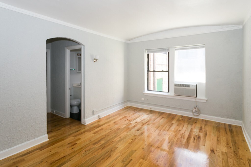 Building Photo - 562 W Arlington Pl