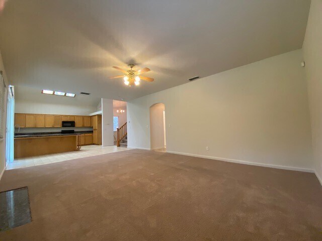 Building Photo - Beautiful and spacious 3-bedroom, 2.5-bathroom home with loft/den in E