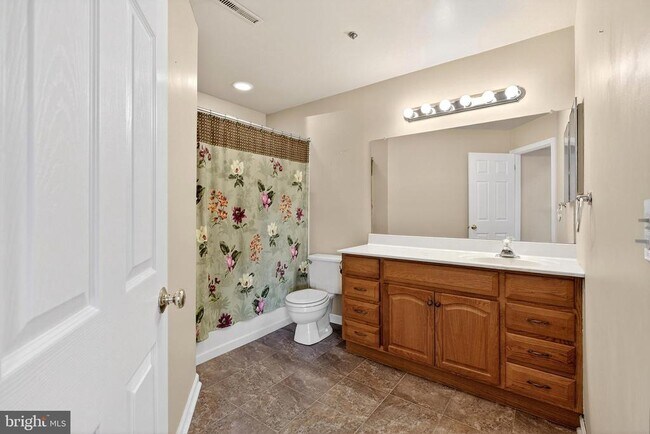 Building Photo - 406 Margit Ct