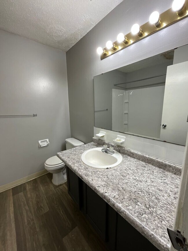 Building Photo - Bellagio West Living I