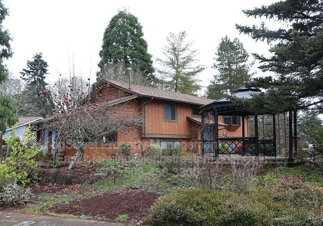 Building Photo - 1692 SW Reed Pl